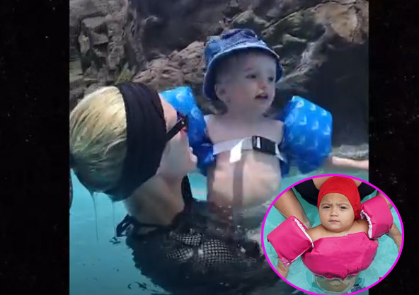 Paris Hilton posa con su hijo en la piscina con el salvavidas al revés
