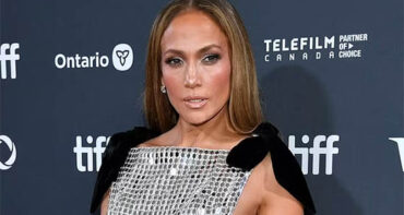 Jennifer Lopez radiante en la premier de Unstoppable