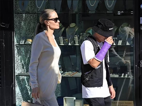 Angelina y su hijo Pax en L.A 