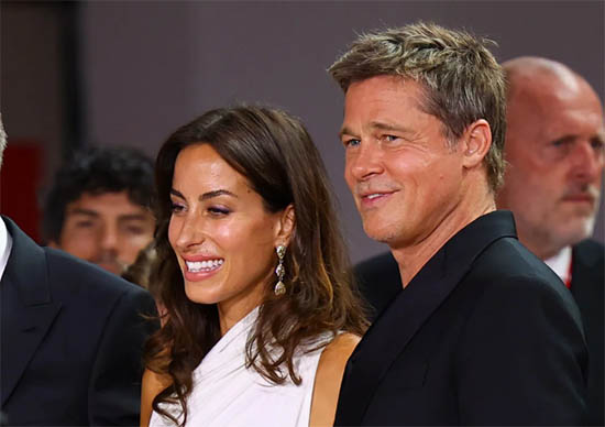 Brad Pitt y su novia Inés De Ramon debutaron en la red carpet