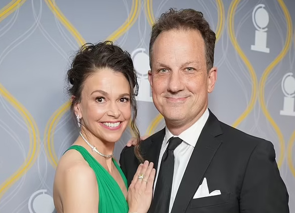 Sutton Foster y su esposo Ted Griffin en 2022