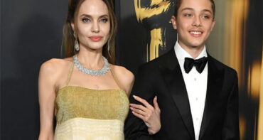 Angelina Jolie con su hijo Knox Jolie-Pitt en el Governors Awards