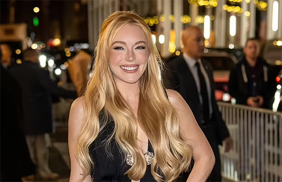 Lindsay Lohan hermosa en el estreno de Our Little Secret