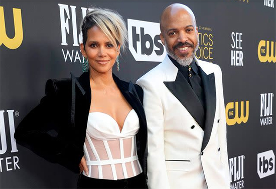 Halle Berry y su pareja Van Hunt en 2022